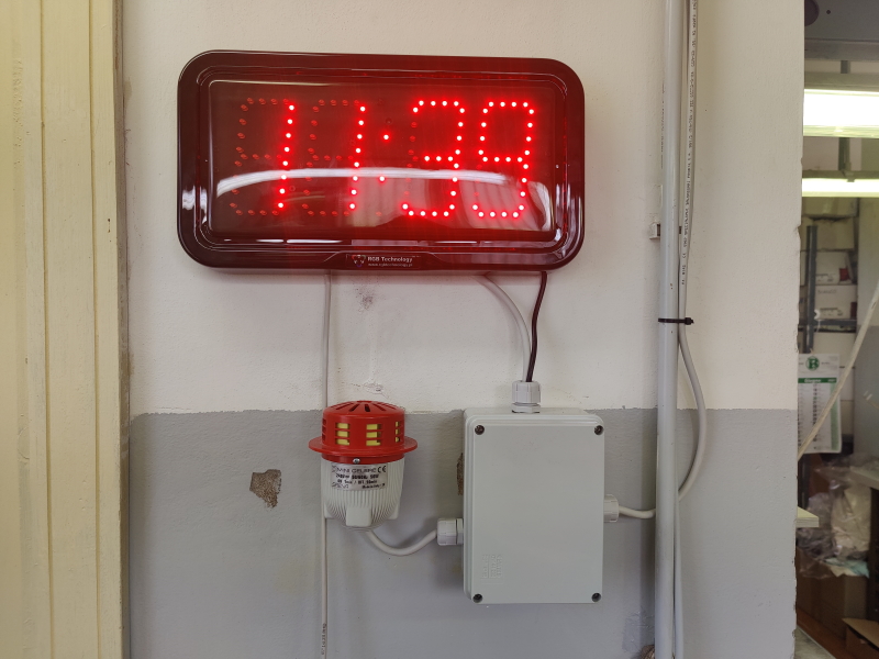   Orologio datario ZA10-L  sincronizzato con sirena  azienda Rovigo
